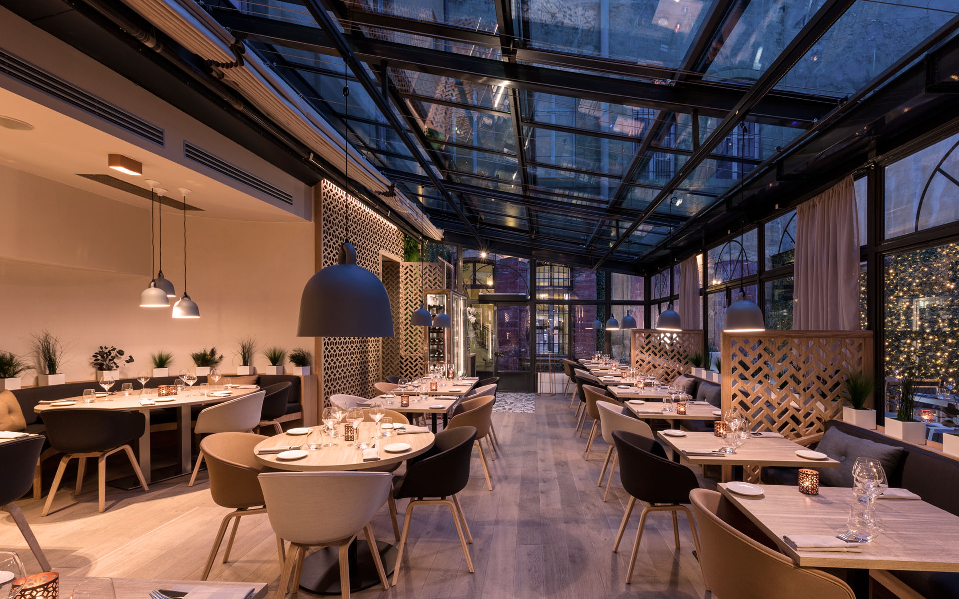 intérieur du restaurant coté cour à aix en provence 1