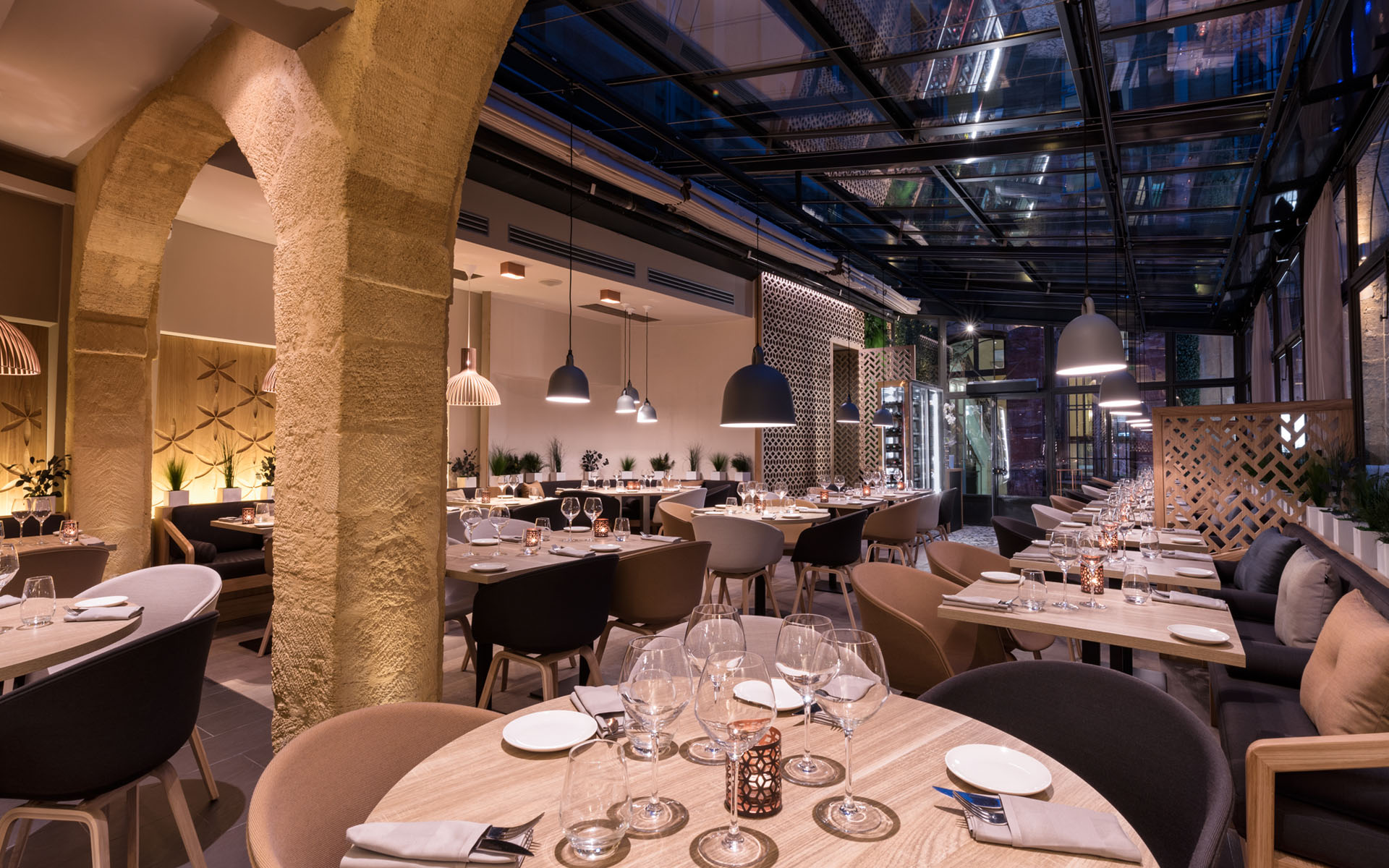 intérieur du restaurant coté cour à aix en provence 4