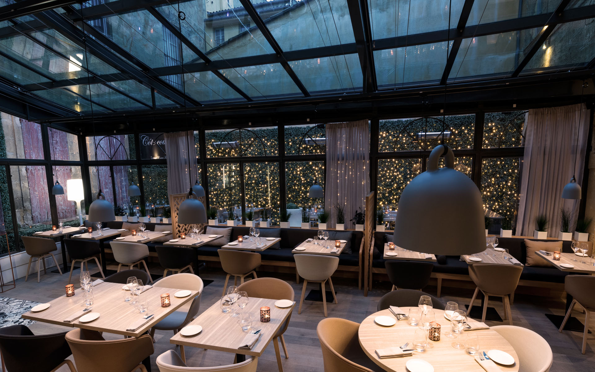 intérieur du restaurant coté cour à aix en provence 8