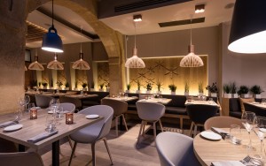 intérieur du restaurant coté cour à aix en provence 12